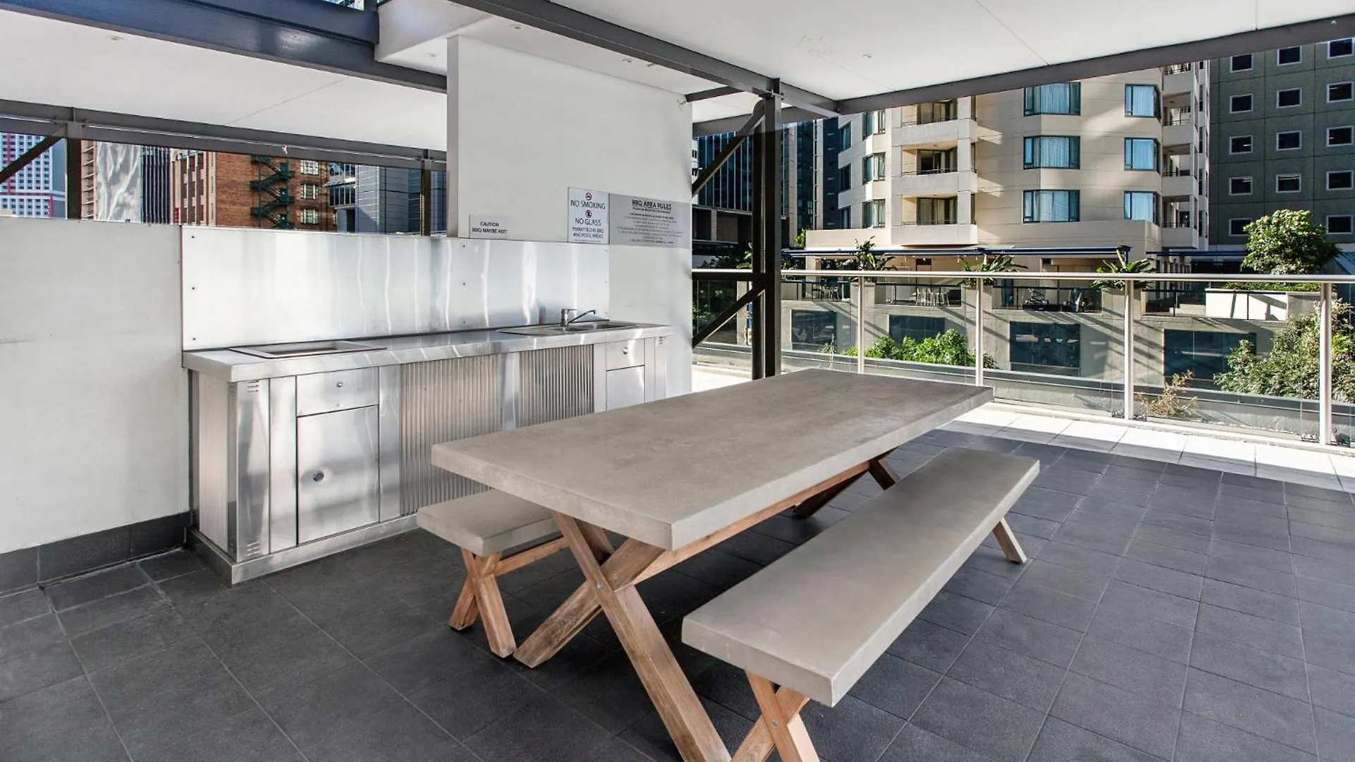Spacious 2-Bed Apartment With Pool Close To Cbd Brisbane
