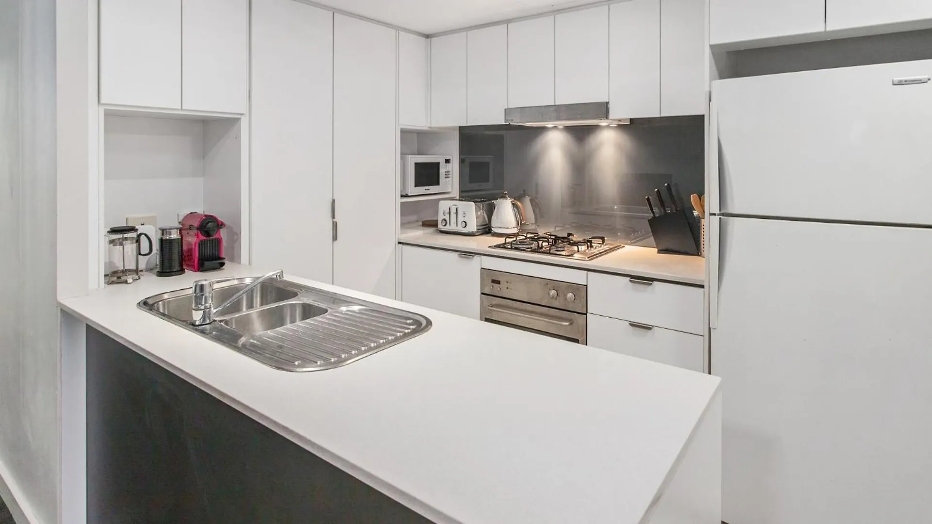 Spacious 2-Bed Apartment With Pool Close To Cbd Brisbane