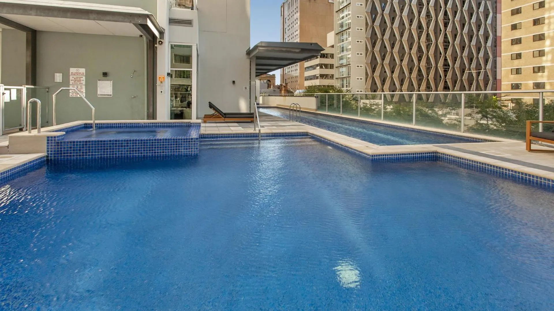 Spacious 2-Bed Apartment With Pool Close To Cbd Brisbane