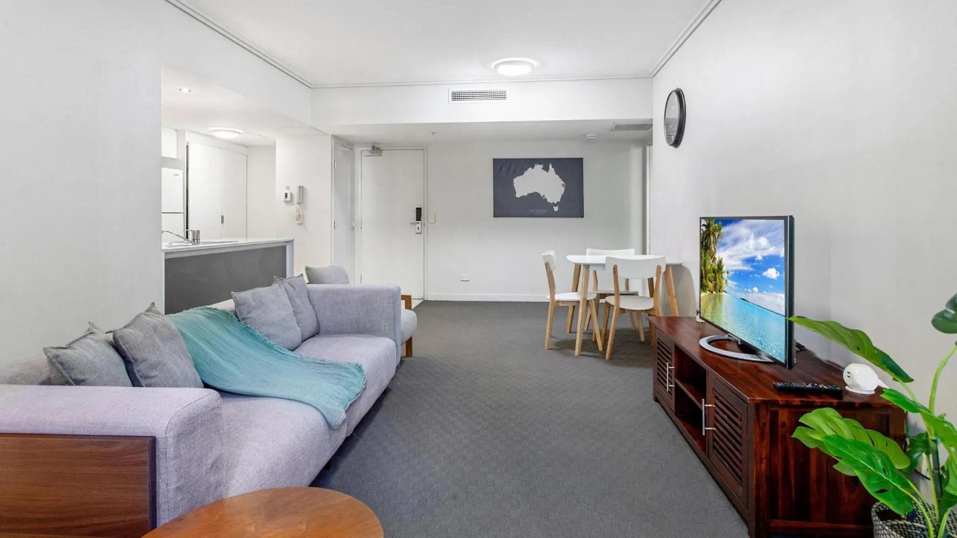 Spacious 2-Bed Apartment With Pool Close To Cbd Brisbane